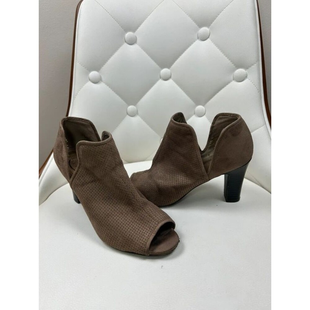 LifeStride Coana Peep Toe Booties Perforated Suede 3” Heel Ankle Boots Taupe 7W